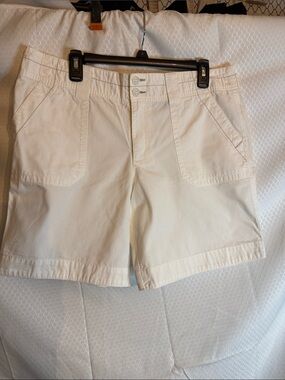 Eddie Bauer white pair of Bermuda shorts in size 12.
